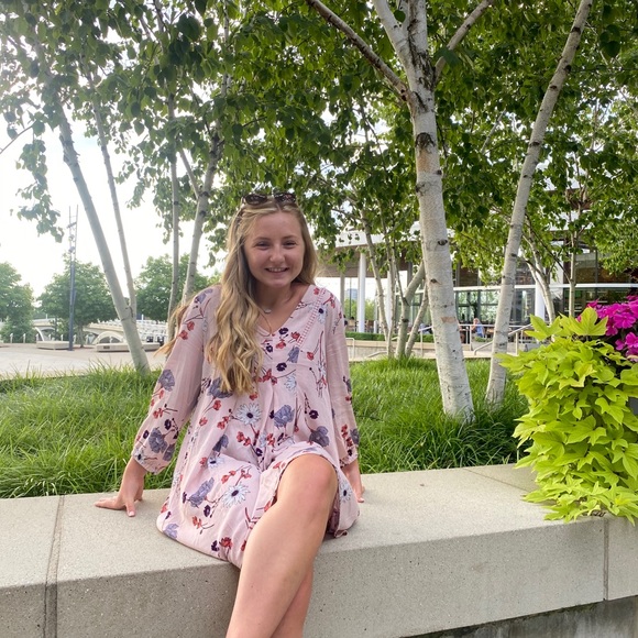 Meet your Posher, Allison - Picture 1 of 1